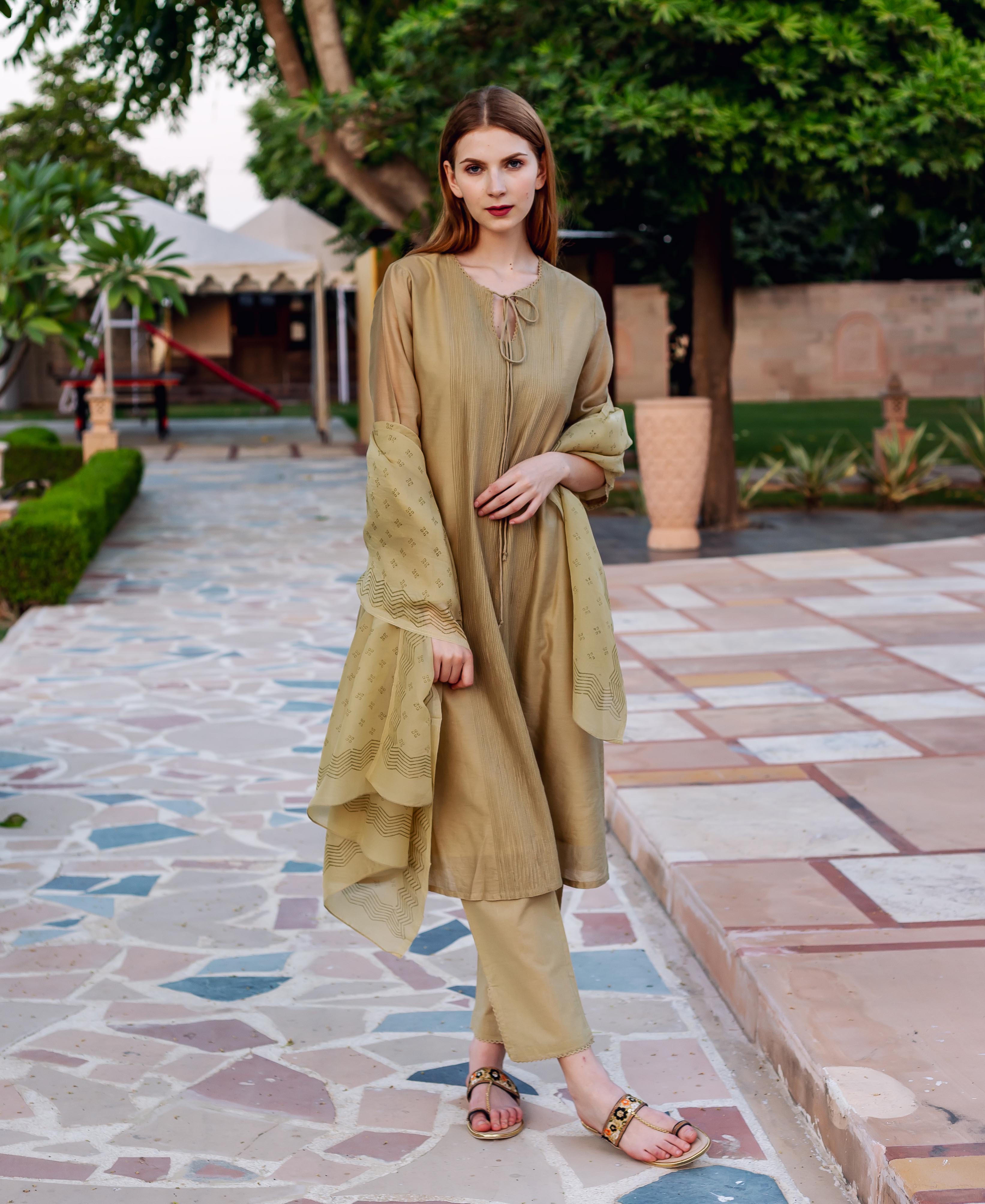Model wears an olive hand-block-printed organza dupatta and matching kurta set.