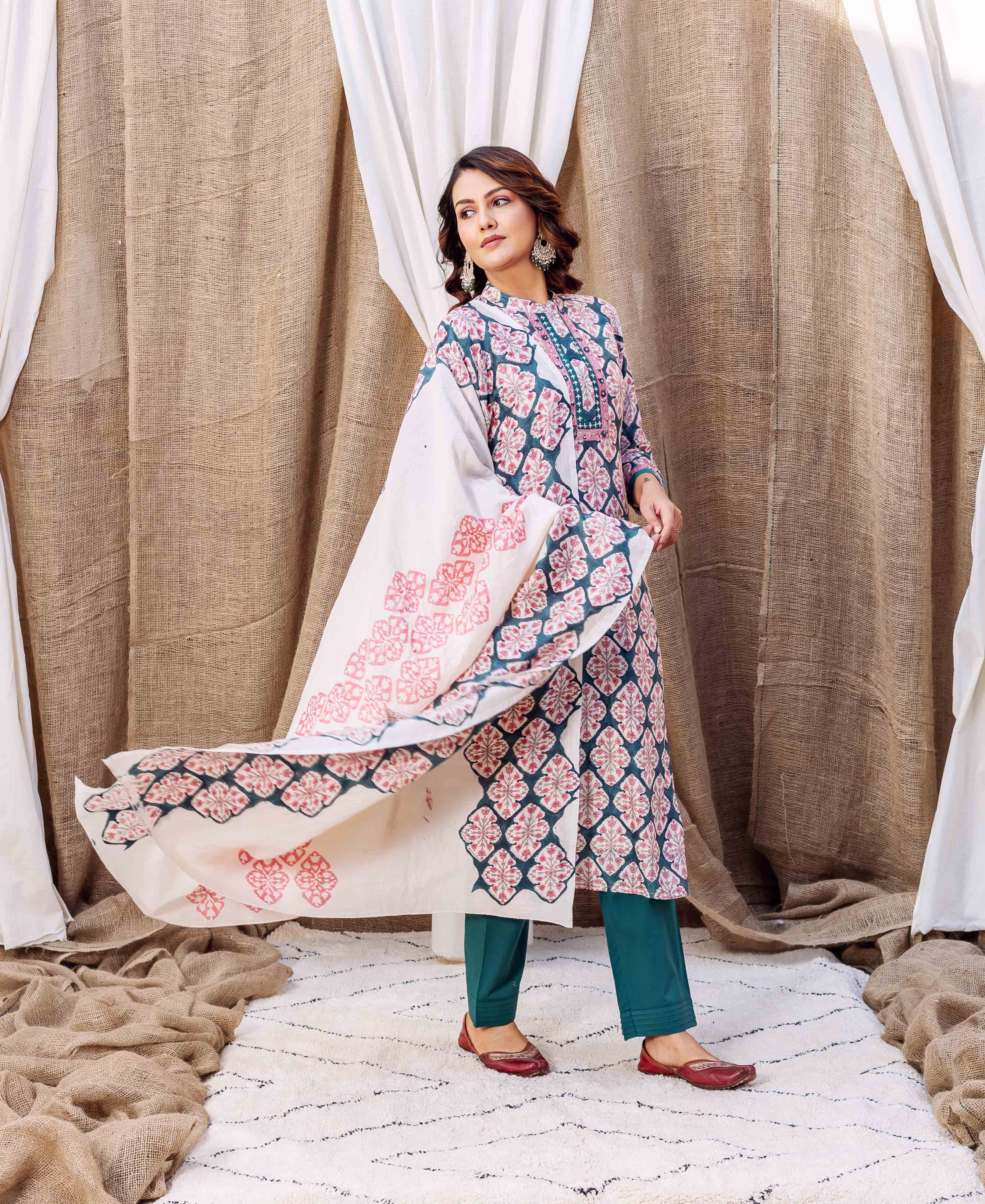 A model wearing a teal green block-printed kurta with a white dupatta.