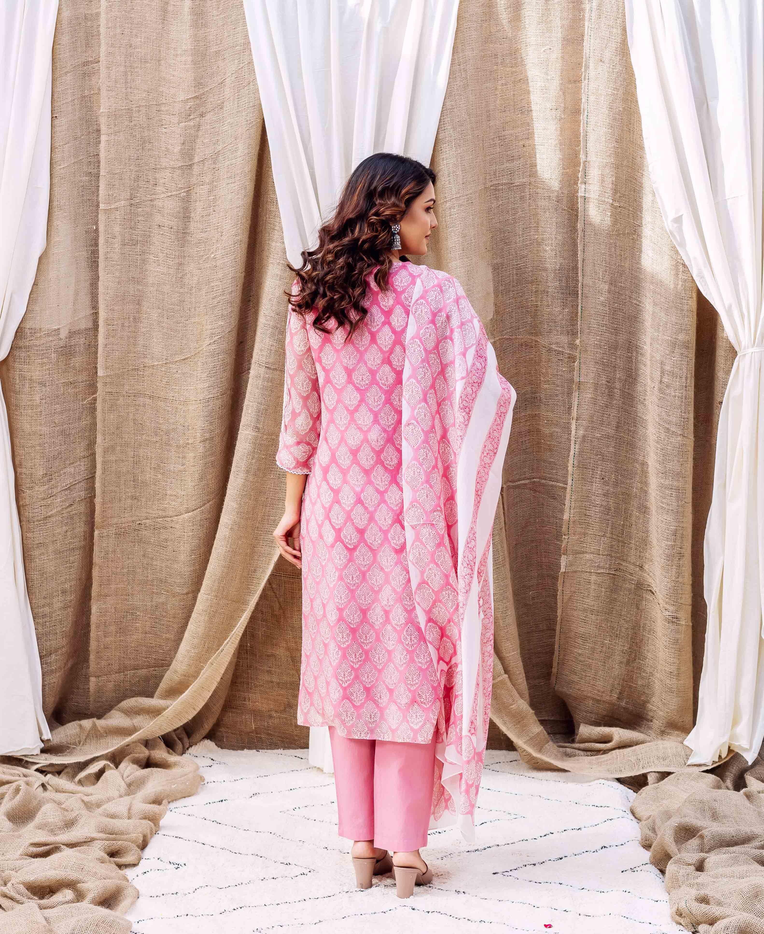 Back view: model in blush pink printed organza kurta, matching trousers, and dupatta.