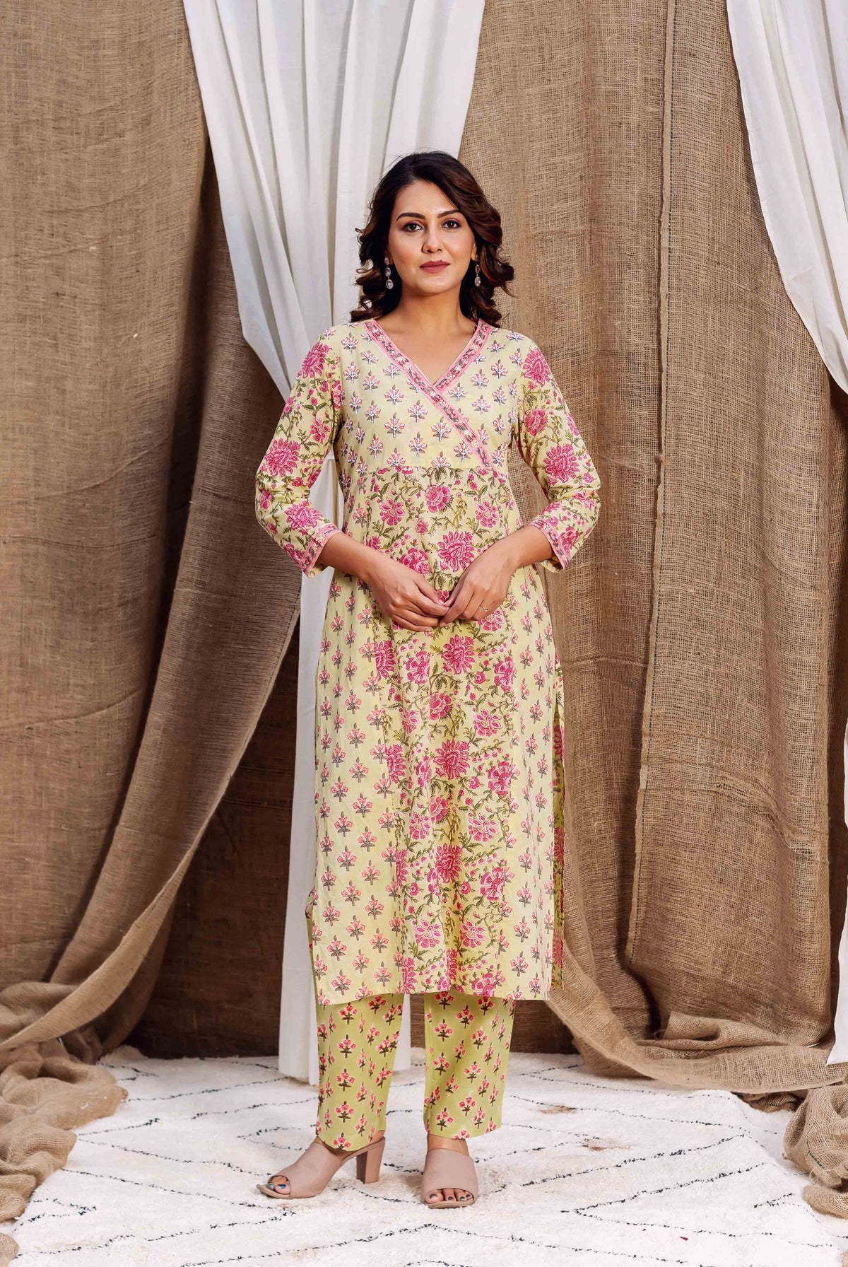 Full-length model wears light green kurta set with pink floral block print.