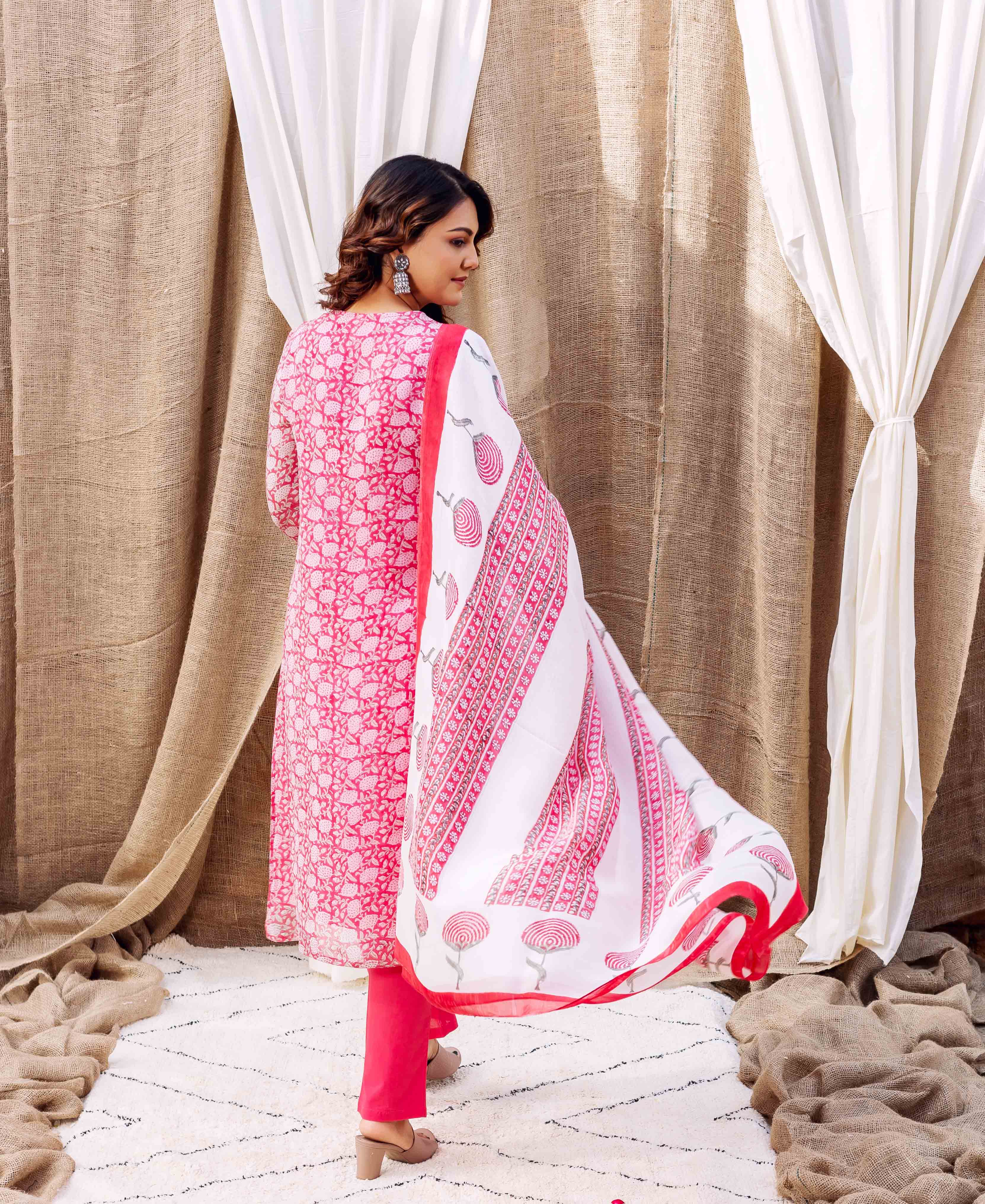 A model wearing a pink and white hand-printed organza dupatta with a floral pattern.