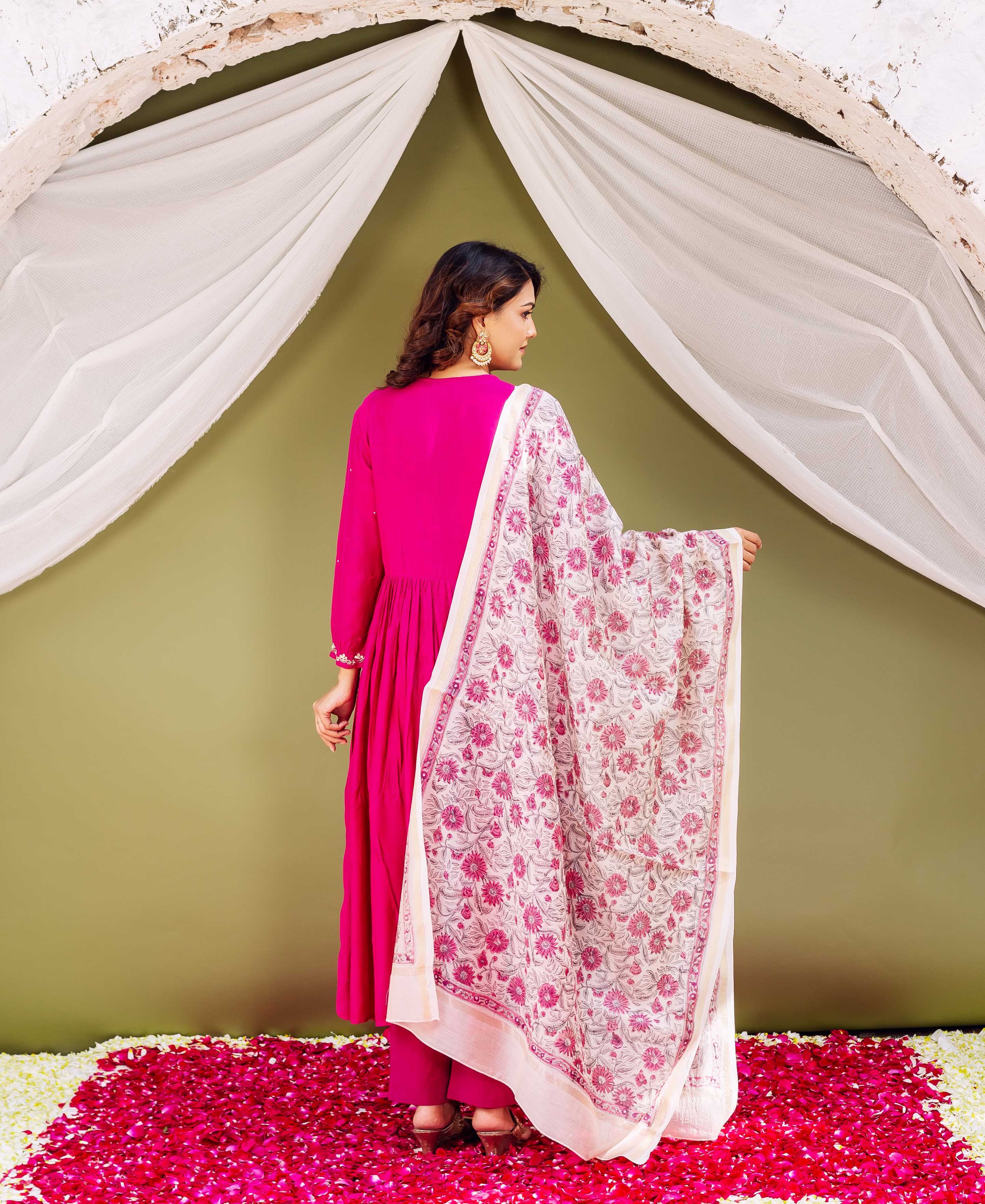 Model's back in fuchsia kurta, displaying white chanderi silk dupatta with pink floral hand-block print.