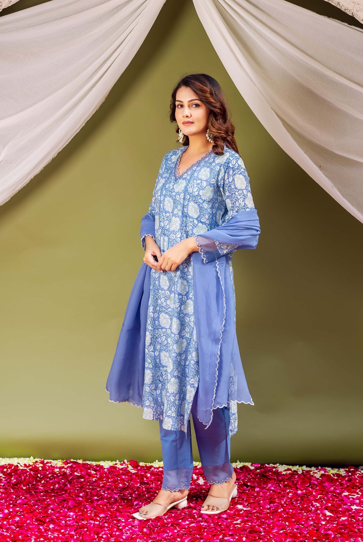 Model wearing a sky blue floral block printed chanderi kurta set with dupatta.