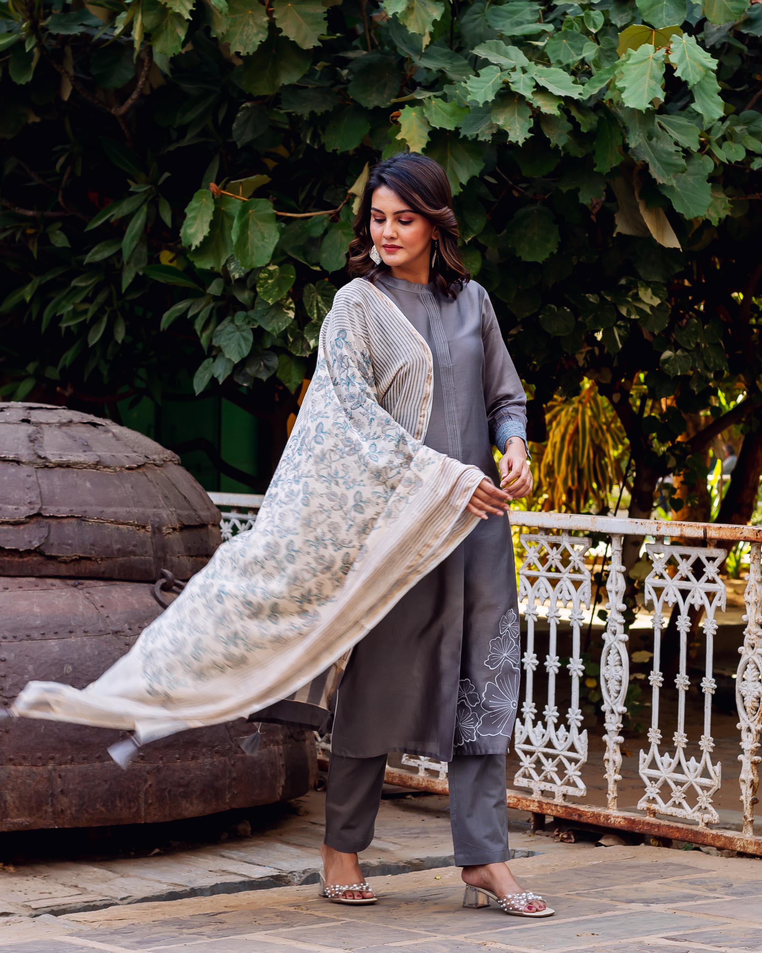 Model in silver mist chanderi silk embroidered kurta set, flowing hand-block-printed cream dupatta.