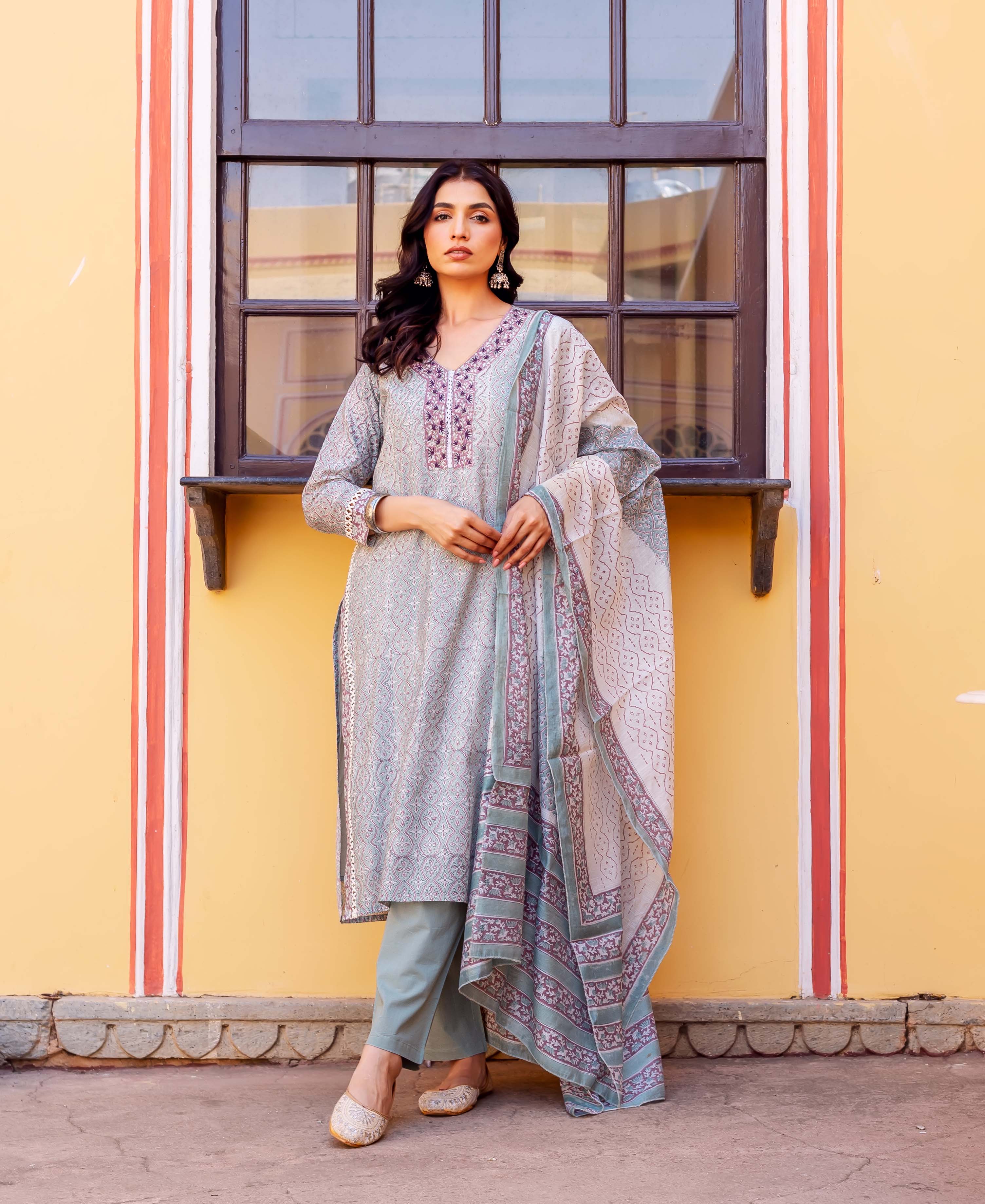 Front view of model wearing grey block-printed Chanderi kurta set with dupatta.