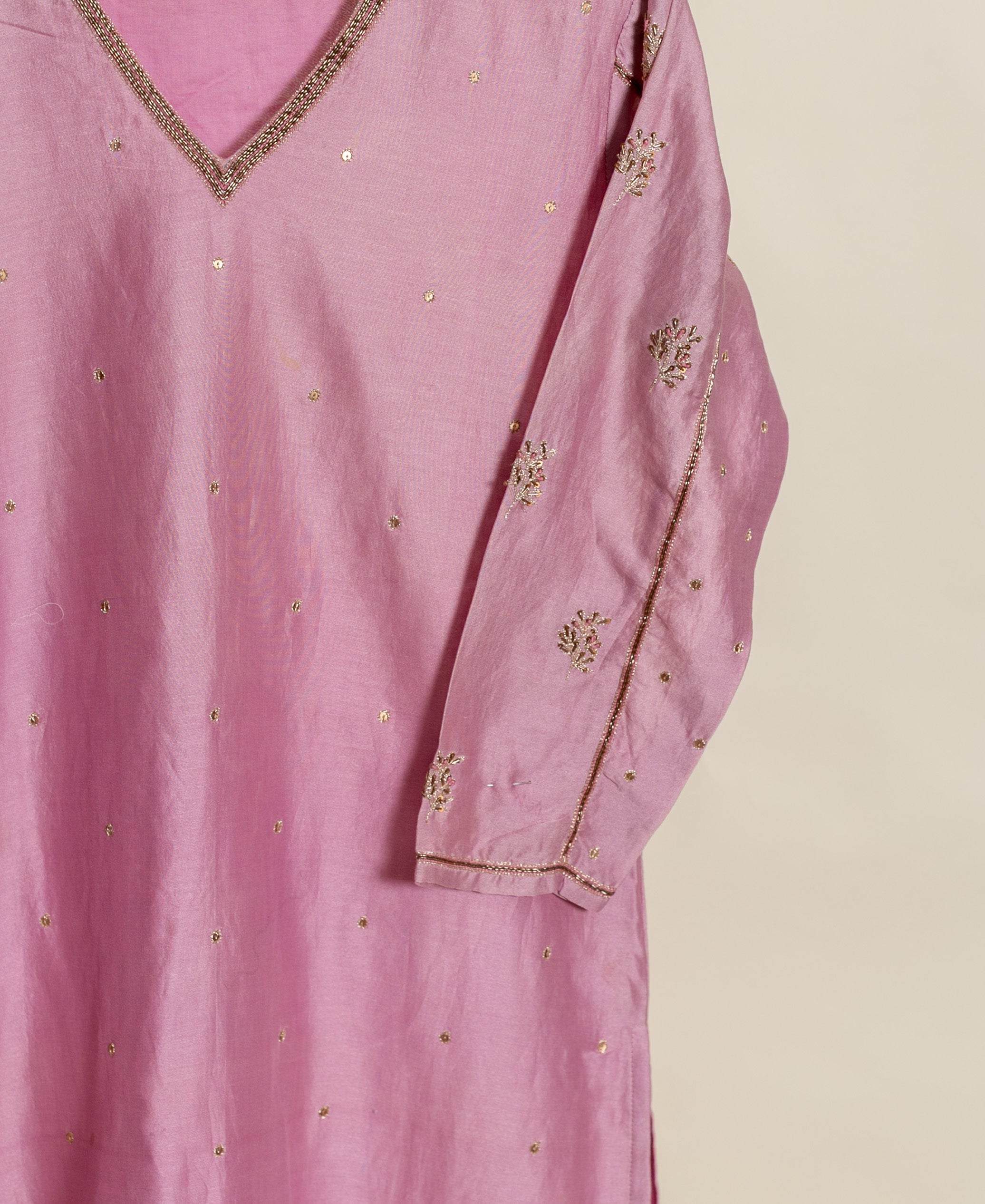 Mauve Embroidered Silk Chanderi Kurta Set with Pants & Block Print Dupatta — print detail