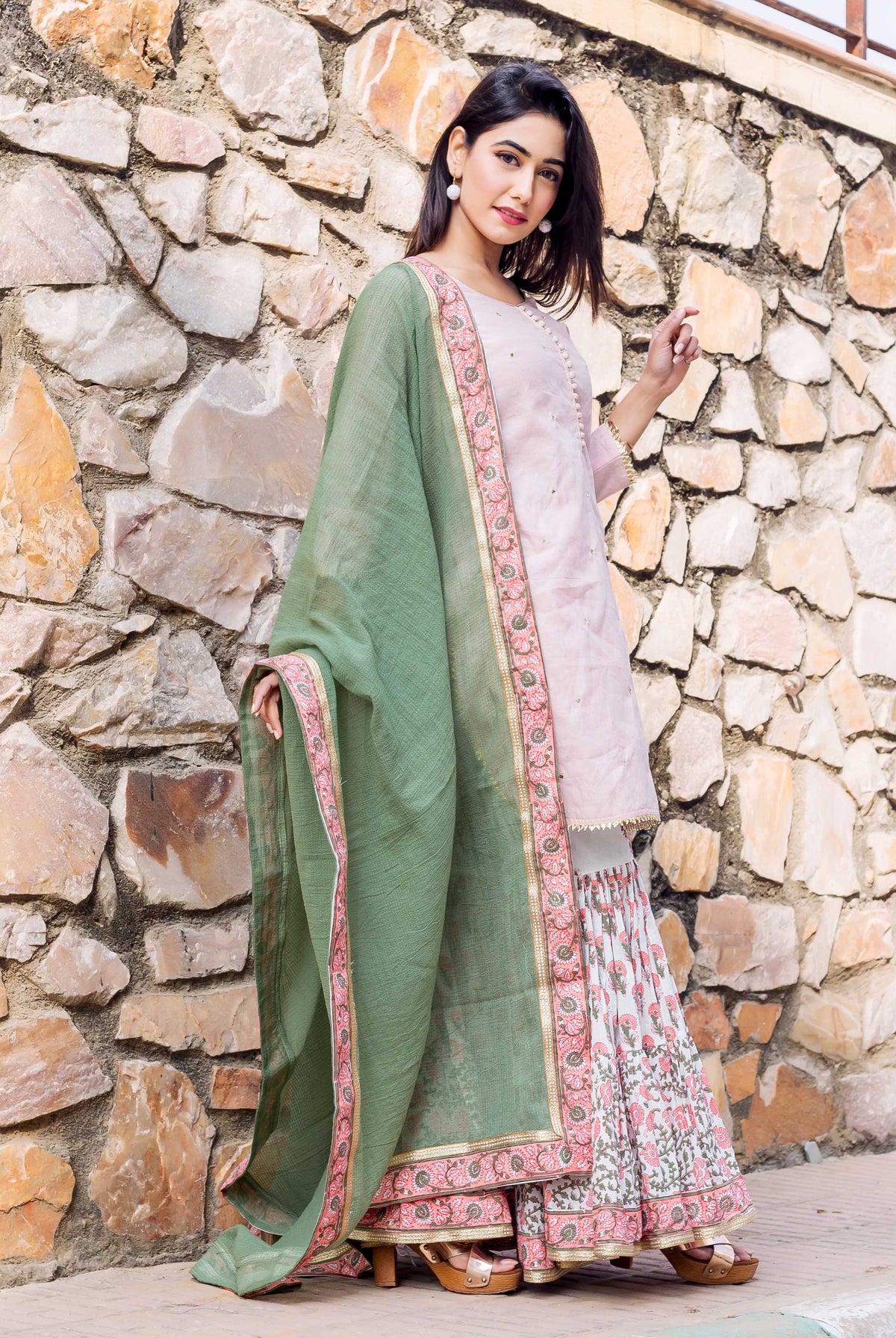 Model showcases a light green Kota Doria dupatta with a pink and gold block-printed border.