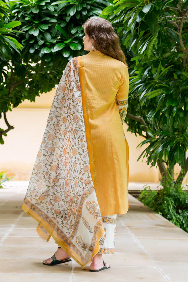 Mayukhi Straight Cut Hand Block Printed Front Slit Kurta — back view with the floral jaal print Chanderi dupatta