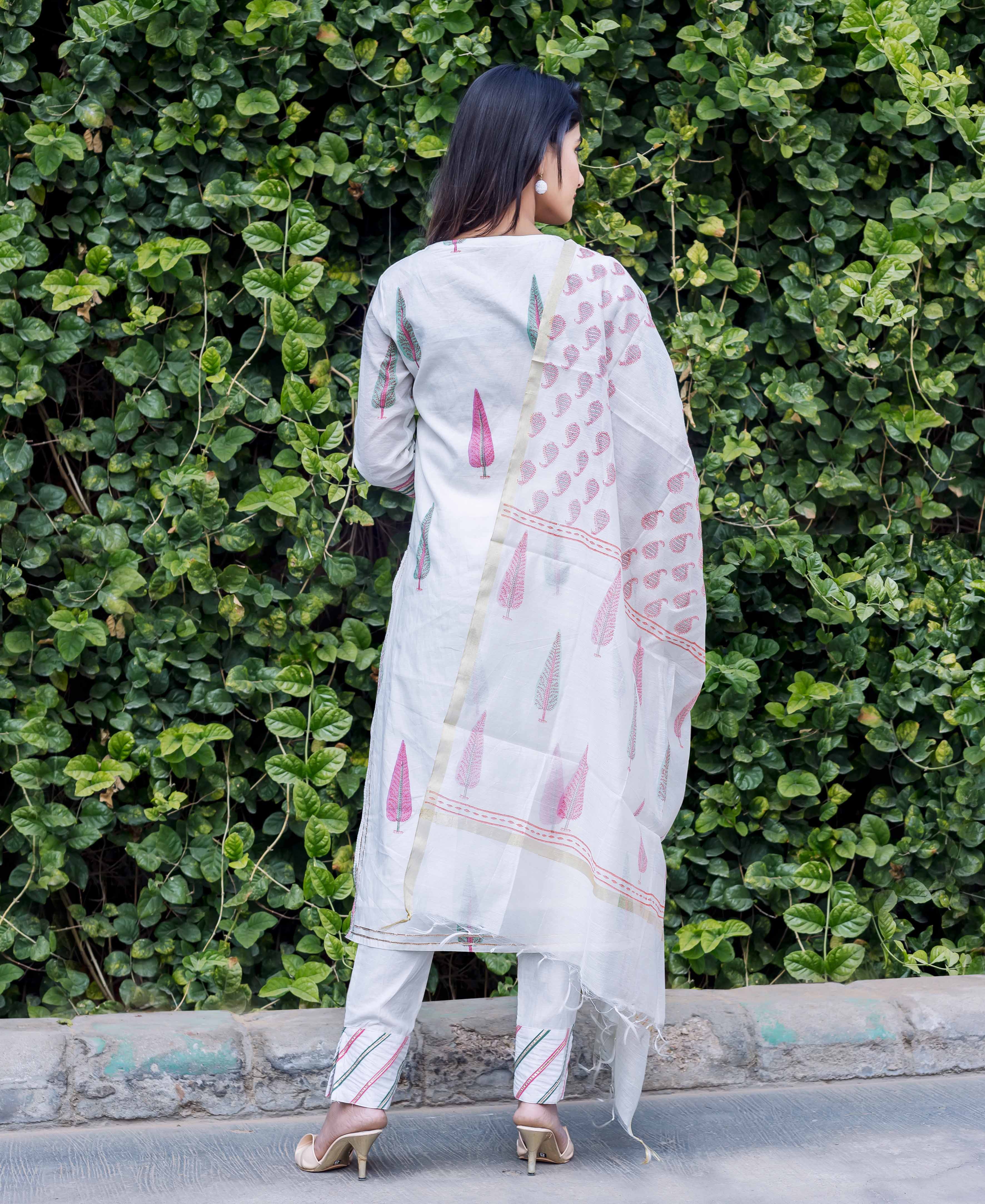 Back view of model wearing white Chanderi kurta set with pink and green block prints.