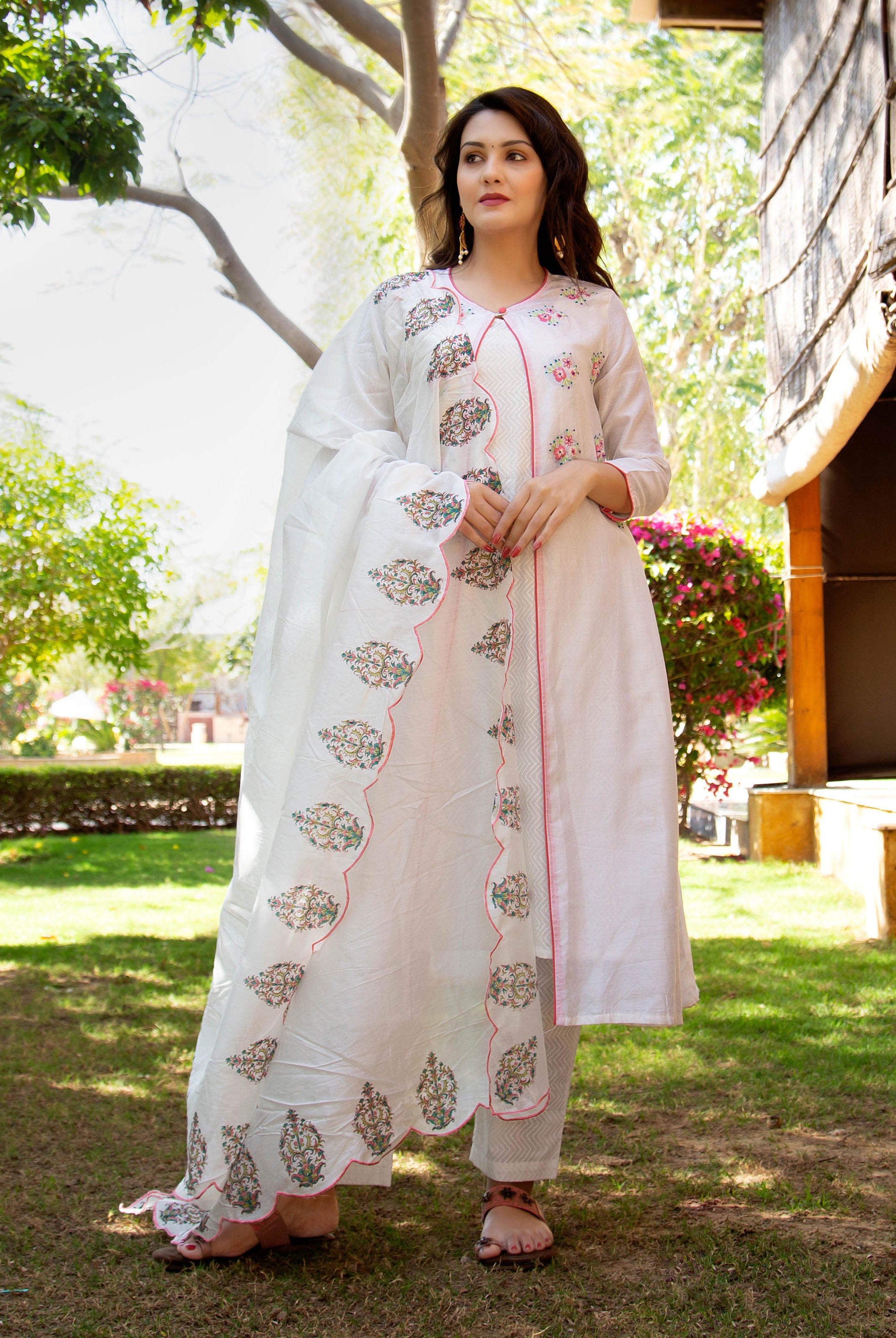 Full-length model in white hand-embroidered kurta set, scalloped block-printed dupatta with ethnic motifs.