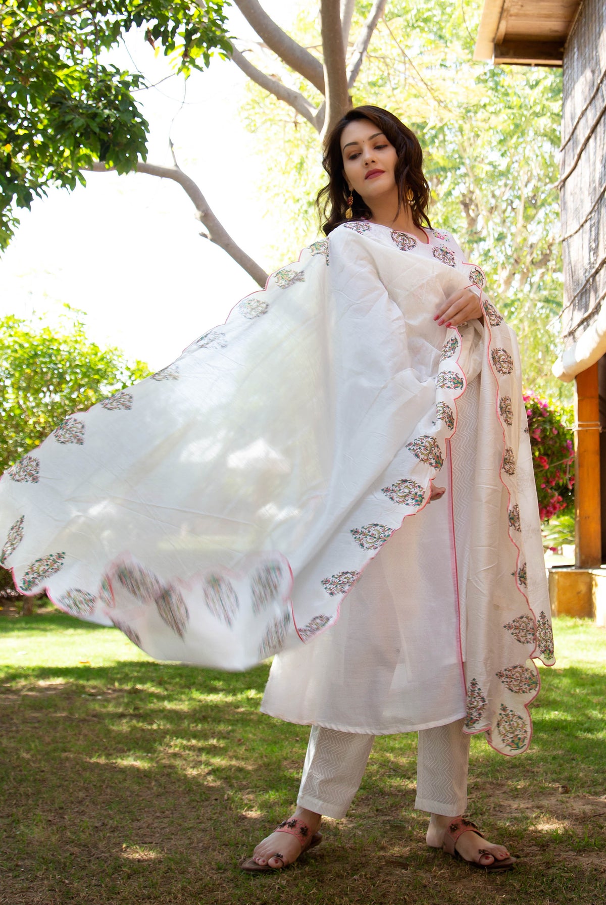 Full shot of model in white kurta set with hand-block printed scalloped dupatta.
