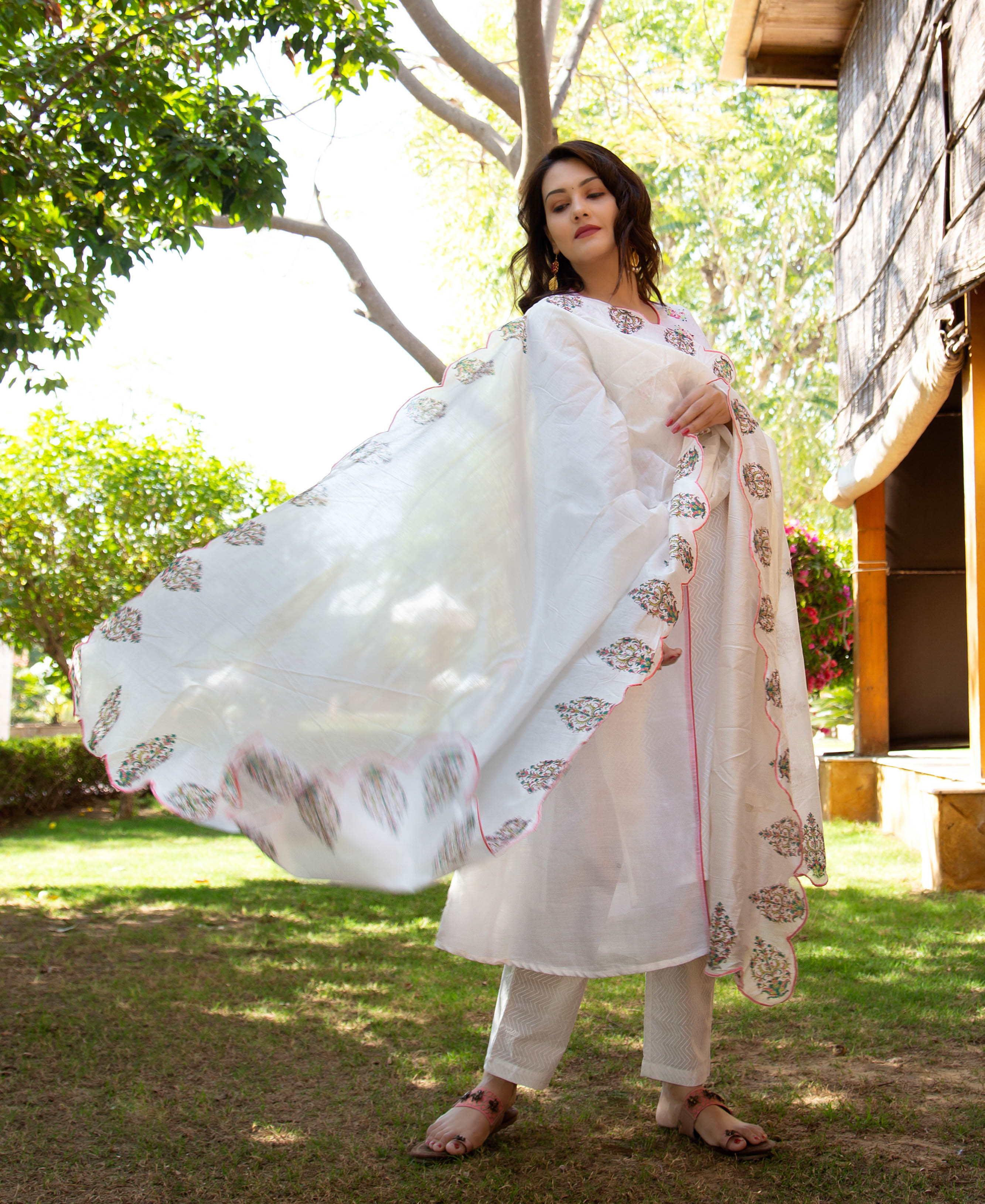 Full shot of model in white kurta set with hand-block printed scalloped dupatta.