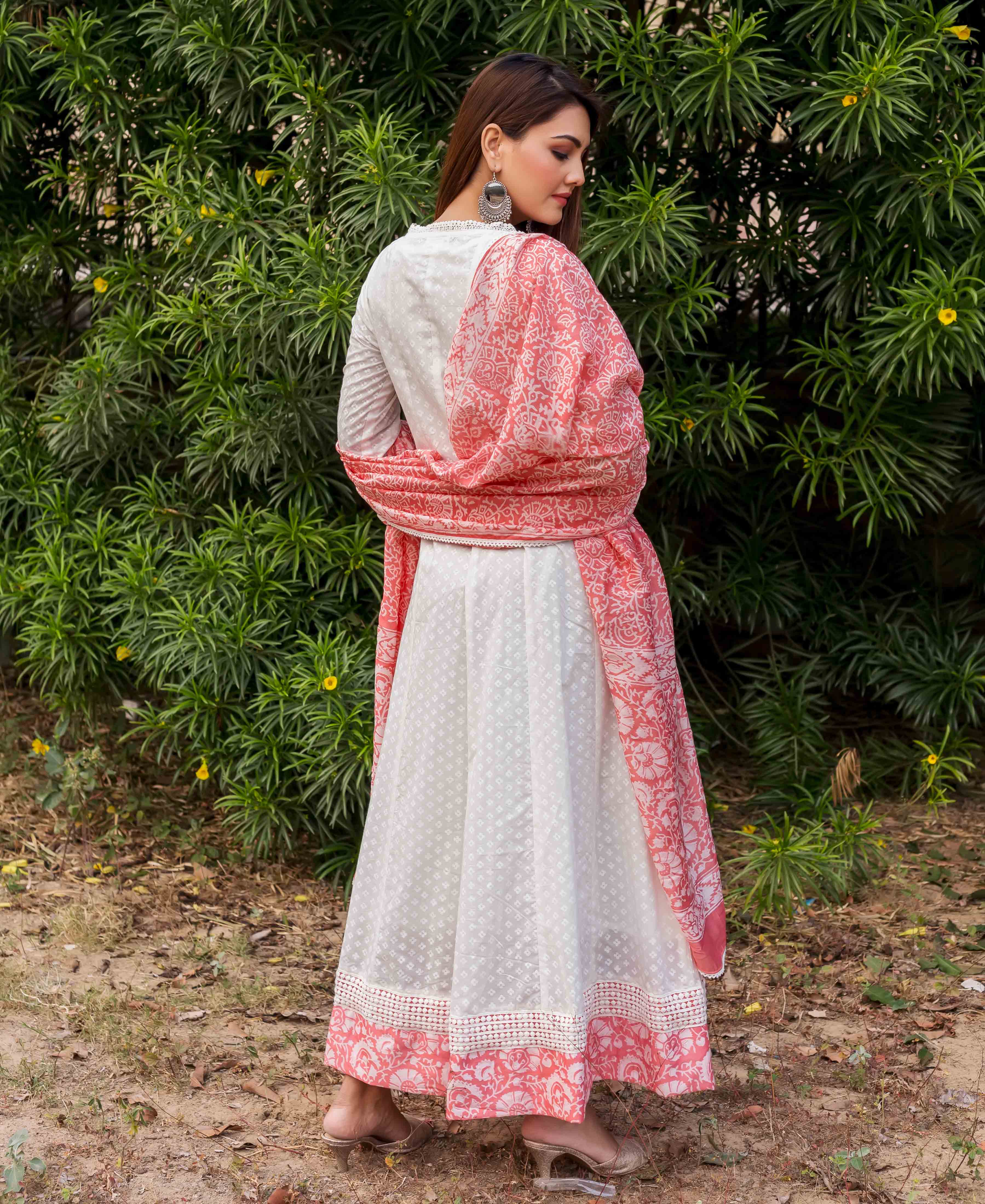Back view of model in white dress with peach hand-block printed border and dupatta.