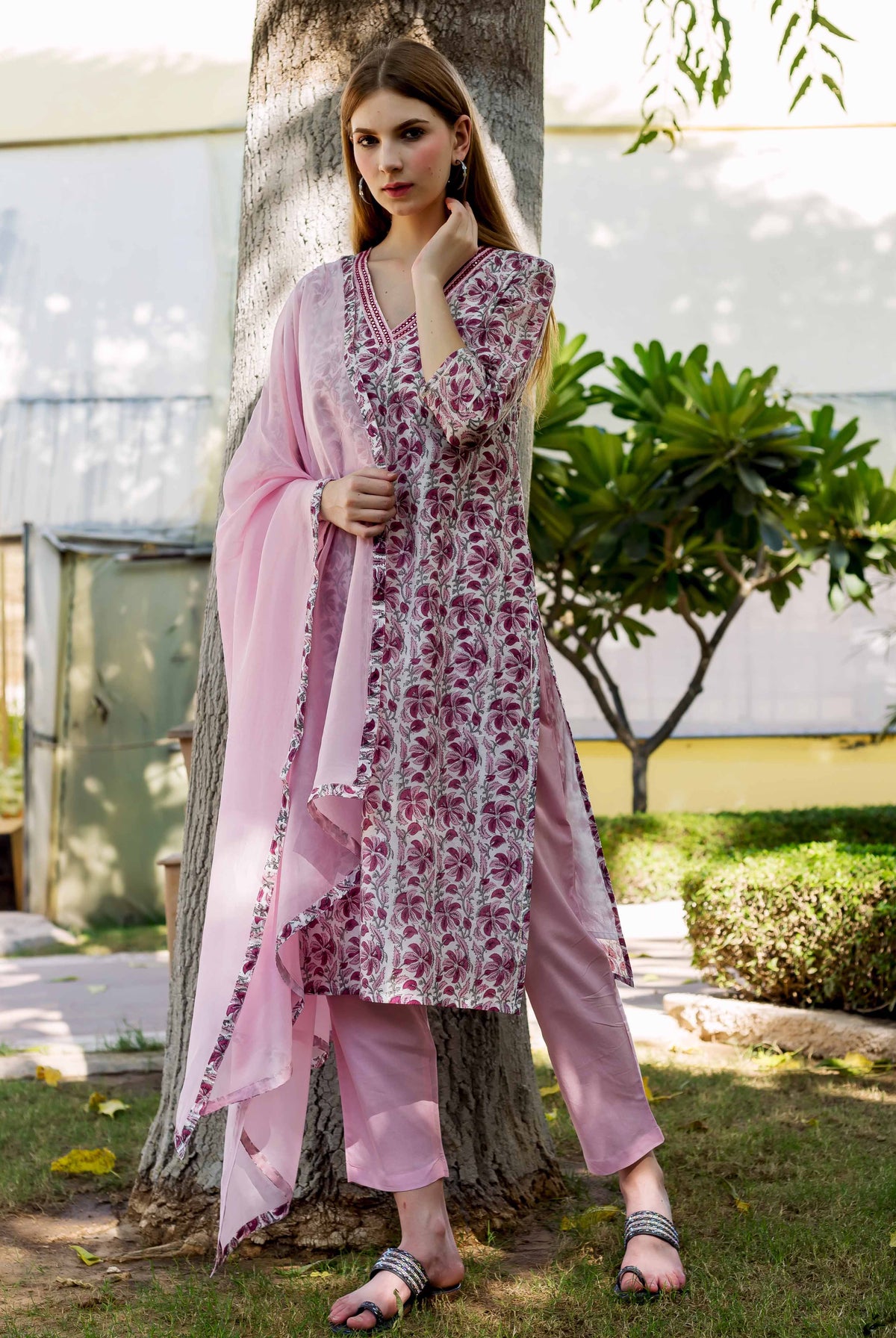 Full-length model in Phalguni Pink Zahreen Kurta, white with maroon floral print.