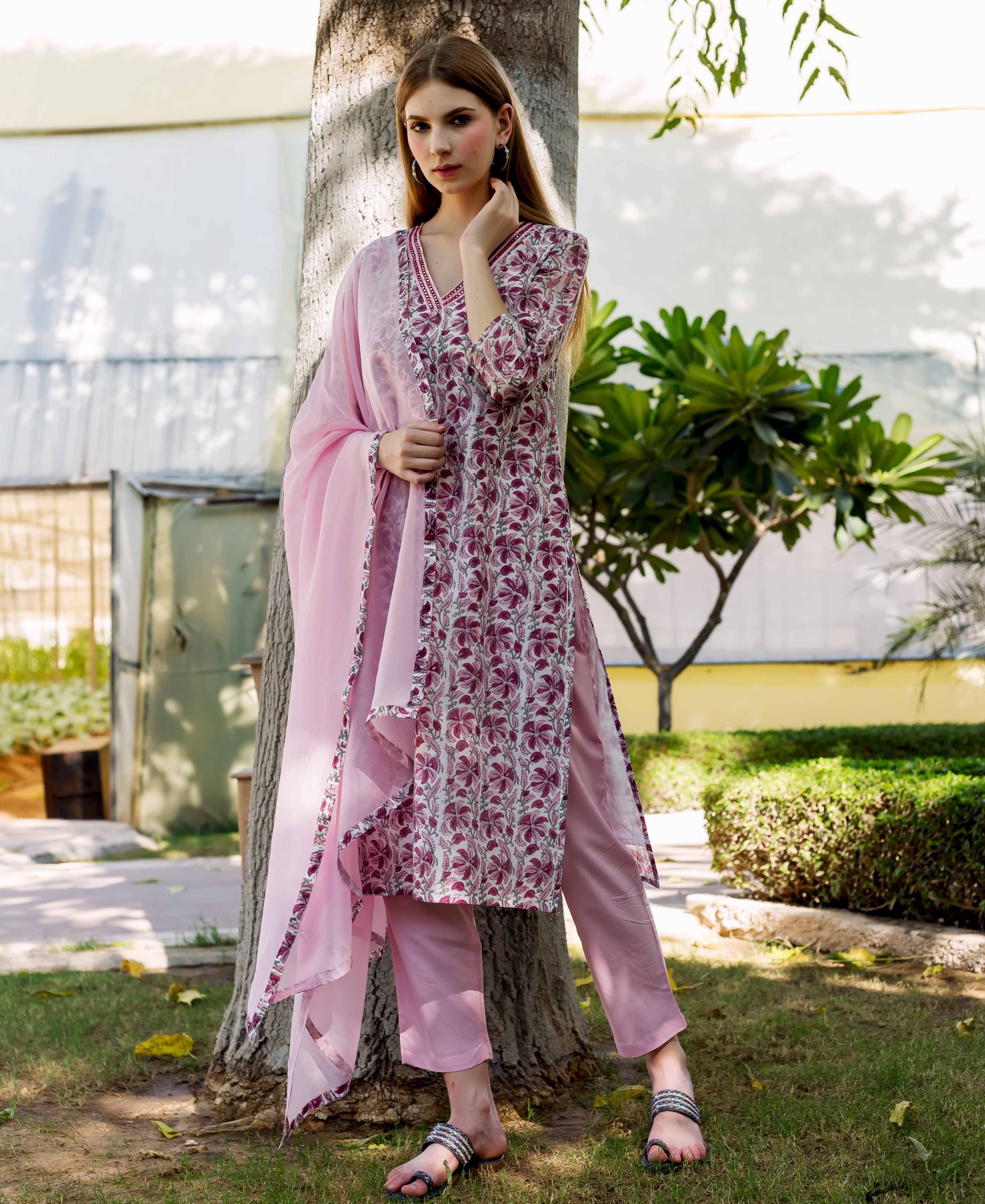 Full-length model in Phalguni Pink Zahreen Kurta, white with maroon floral print.